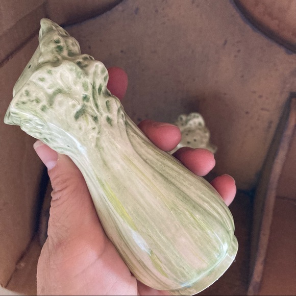 Vintage Celery Salt & Pepper Shakers - Picture 9 of 10